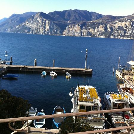 Charmante Apartament Lake Front Malcesine Buitenkant foto