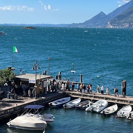 Charmante Apartament Lake Front Malcesine Buitenkant foto