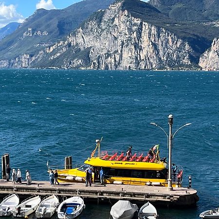 Charmante Apartament Lake Front Malcesine Buitenkant foto