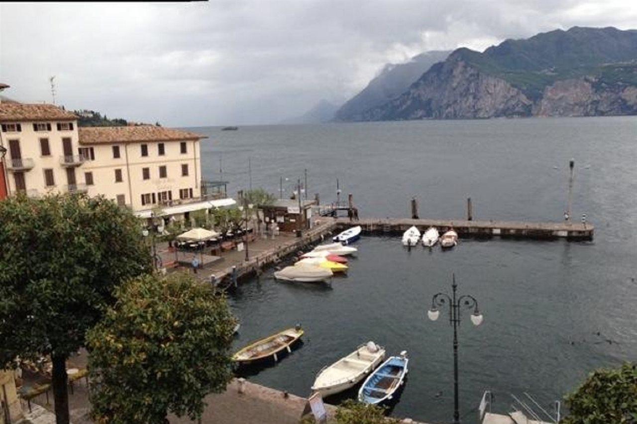 Charmante Apartament Lake Front Malcesine Buitenkant foto