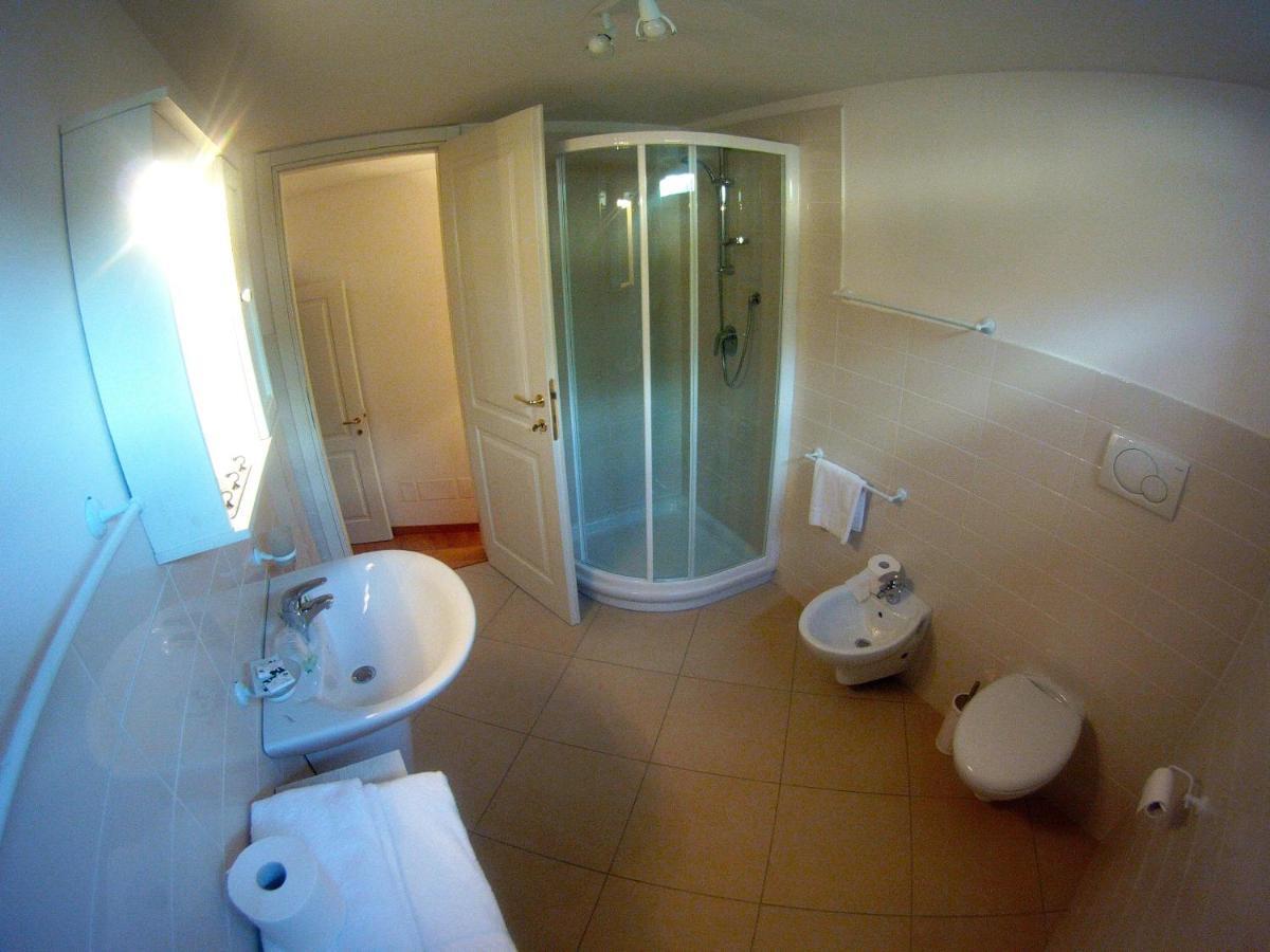 Charmante Apartament Lake Front Malcesine Buitenkant foto