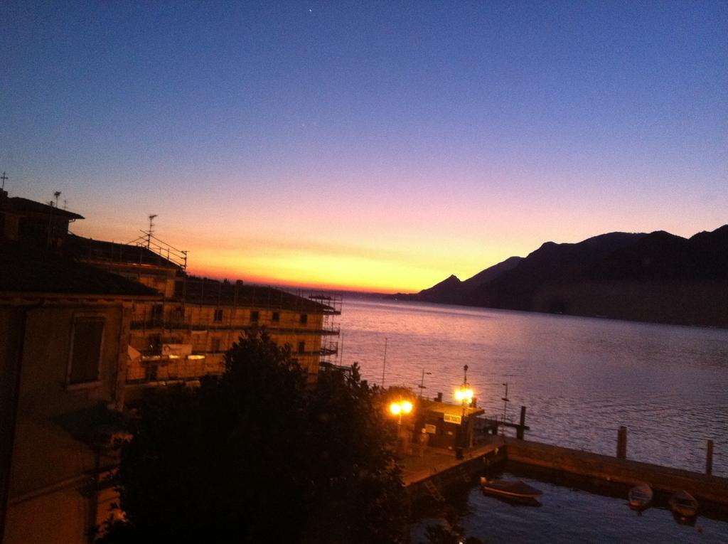 Charmante Apartament Lake Front Malcesine Kamer foto